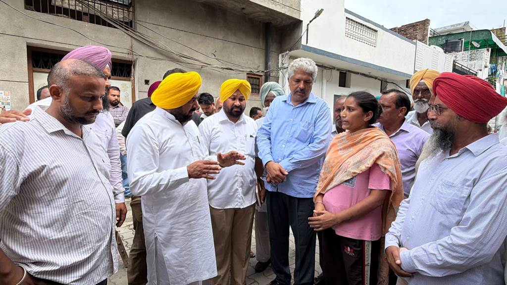 ਐਸਸੀ ਕਮਿਸ਼ਨ ਦੇ ਮੈਂਬਰ ਗੁਲਜ਼ਾਰ ਸਿੰਘ ਬੌਬੀ ਵੱਲੋਂ ਅੰਬੇਡਕਰ ਨਗਰ ਤੇ ਸੁੰਦਰ ਬਸਤੀ ਦੀਆਂ ਸਮੱਸਿਆਵਾਂ ਦਾ ਮੌਕੇ ਤੇ ਜਾਇਜ਼ਾ 15 ਦਿਨਾਂ ਵਿੱਚ ਹੱਲ ਕਰਨ ਦੇ ਨਿਰਦੇਸ਼